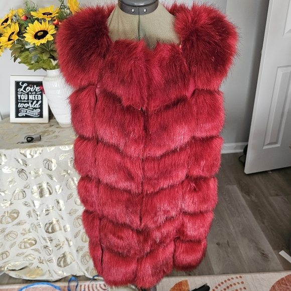 Fashionable Damage Red Faux Fur Sz Large For DYI Project - Picture 1 of 12